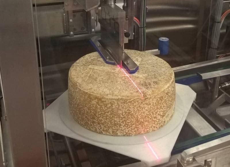 Système de découpe de fromage par profilométrie laser
